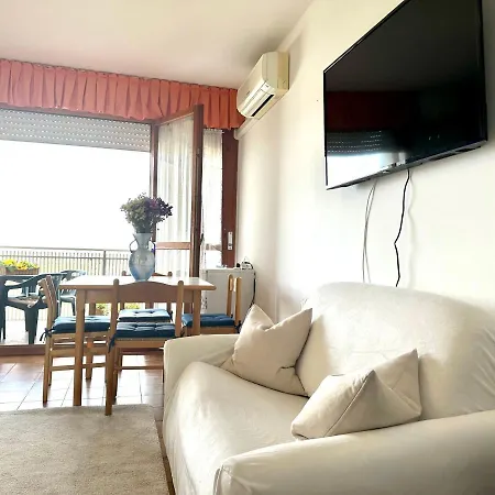 Apartment Marina Bay View